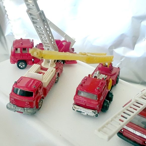 10 Antique Mini Car (Fire Truck + Ambulance) - Picture 2 of 3